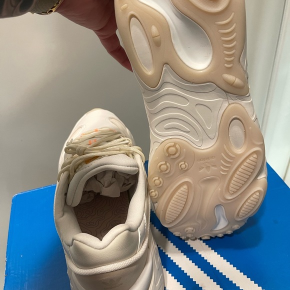 Brand New in Box Adidas Oznova Womens size 10.5 - Picture 4 of 6